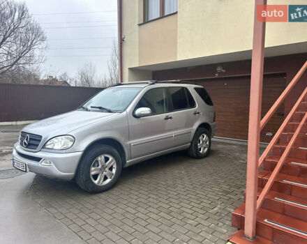 Серый Мерседес М-Класс, объемом двигателя 2.7 л и пробегом 327 тыс. км за 8500 $, фото 1 на Automoto.ua