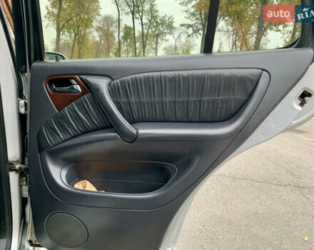 Серый Мерседес М-Класс, объемом двигателя 3.72 л и пробегом 299 тыс. км за 7000 $, фото 16 на Automoto.ua