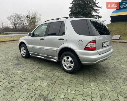 Серый Мерседес М-Класс, объемом двигателя 2.69 л и пробегом 390 тыс. км за 8350 $, фото 4 на Automoto.ua