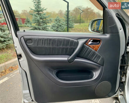 Серый Мерседес М-Класс, объемом двигателя 3.72 л и пробегом 299 тыс. км за 7000 $, фото 11 на Automoto.ua