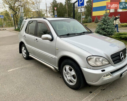 Серый Мерседес М-Класс, объемом двигателя 3.72 л и пробегом 299 тыс. км за 7000 $, фото 2 на Automoto.ua