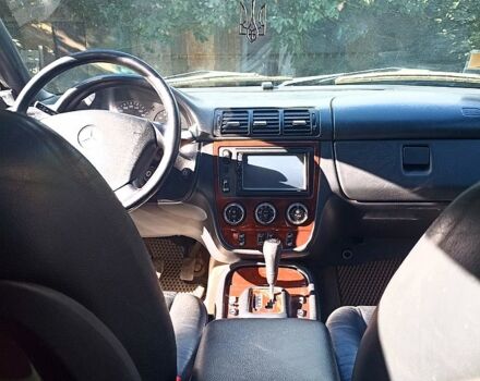 Серый Мерседес М-Класс, объемом двигателя 3.8 л и пробегом 350 тыс. км за 6100 $, фото 5 на Automoto.ua