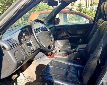 Серый Мерседес М-Класс, объемом двигателя 3.8 л и пробегом 350 тыс. км за 6100 $, фото 1 на Automoto.ua