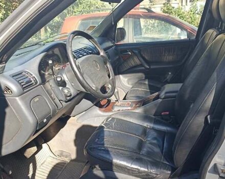 Серый Мерседес М-Класс, объемом двигателя 3.5 л и пробегом 350 тыс. км за 5800 $, фото 2 на Automoto.ua