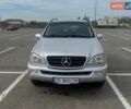 Серый Мерседес М-Класс, объемом двигателя 2.69 л и пробегом 390 тыс. км за 7000 $, фото 1 на Automoto.ua