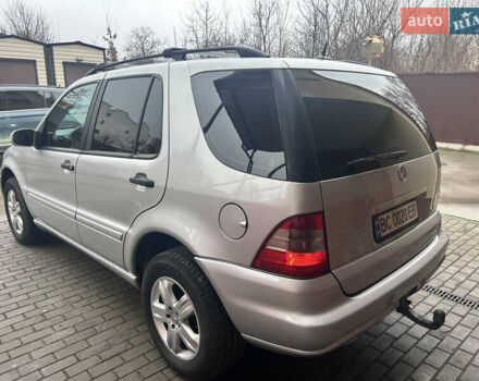 Серый Мерседес М-Класс, объемом двигателя 2.7 л и пробегом 327 тыс. км за 8500 $, фото 6 на Automoto.ua