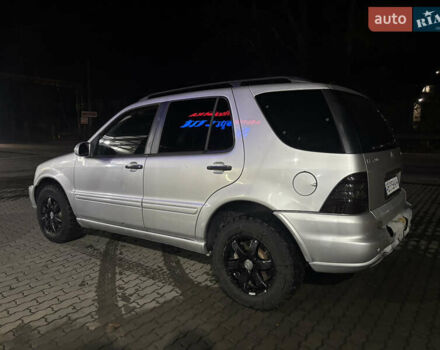 Серый Мерседес М-Класс, объемом двигателя 4 л и пробегом 250 тыс. км за 6200 $, фото 1 на Automoto.ua