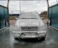 Серый Мерседес М-Класс, объемом двигателя 5 л и пробегом 208 тыс. км за 10500 $, фото 6 на Automoto.ua