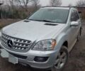 Сірий Мерседес М-Клас, об'ємом двигуна 3.5 л та пробігом 285 тис. км за 10800 $, фото 1 на Automoto.ua