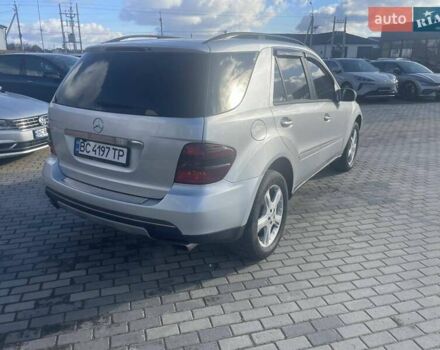 Сірий Мерседес М-Клас, об'ємом двигуна 3.5 л та пробігом 303 тис. км за 9500 $, фото 3 на Automoto.ua