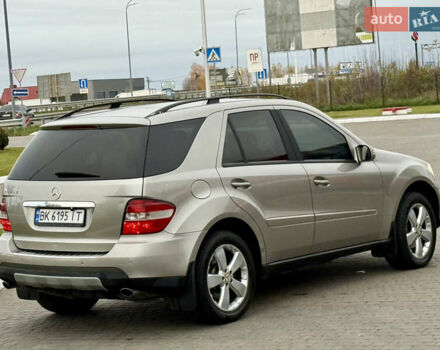 Серый Мерседес М-Класс, объемом двигателя 3.5 л и пробегом 300 тыс. км за 7999 $, фото 10 на Automoto.ua