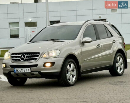 Серый Мерседес М-Класс, объемом двигателя 3.5 л и пробегом 300 тыс. км за 7999 $, фото 8 на Automoto.ua