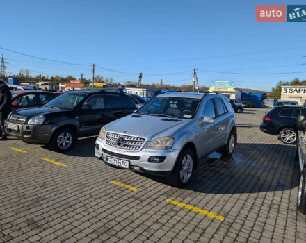 Серый Мерседес М-Класс, объемом двигателя 3 л и пробегом 380 тыс. км за 10500 $, фото 2 на Automoto.ua