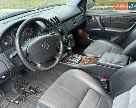 Серый Мерседес М-Класс, объемом двигателя 2.69 л и пробегом 383 тыс. км за 9800 $, фото 20 на Automoto.ua