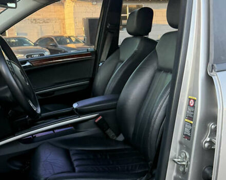 Серый Мерседес М-Класс, объемом двигателя 3.5 л и пробегом 300 тыс. км за 7999 $, фото 26 на Automoto.ua