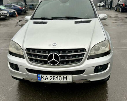 Серый Мерседес М-Класс, объемом двигателя 4.97 л и пробегом 228 тыс. км за 10000 $, фото 1 на Automoto.ua