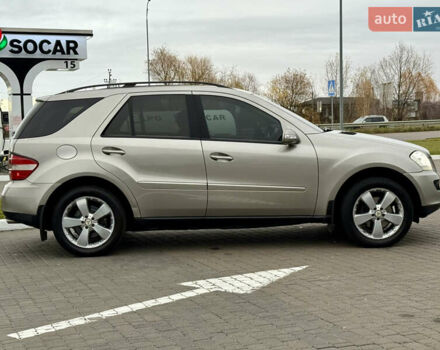 Серый Мерседес М-Класс, объемом двигателя 3.5 л и пробегом 300 тыс. км за 7999 $, фото 13 на Automoto.ua