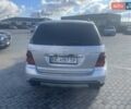 Сірий Мерседес М-Клас, об'ємом двигуна 3.5 л та пробігом 303 тис. км за 9500 $, фото 4 на Automoto.ua