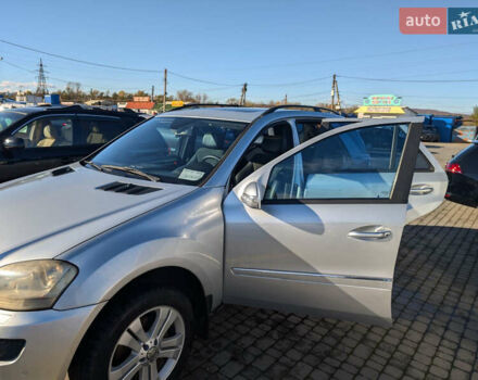 Серый Мерседес М-Класс, объемом двигателя 3 л и пробегом 380 тыс. км за 10500 $, фото 3 на Automoto.ua