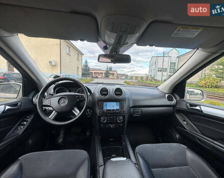 Серый Мерседес М-Класс, объемом двигателя 3 л и пробегом 300 тыс. км за 6000 $, фото 9 на Automoto.ua