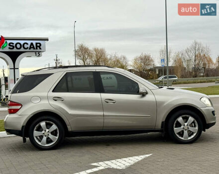 Серый Мерседес М-Класс, объемом двигателя 3.5 л и пробегом 300 тыс. км за 7999 $, фото 12 на Automoto.ua