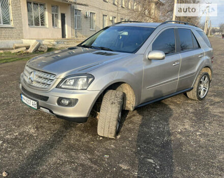 Сірий Мерседес М-Клас, об'ємом двигуна 2.99 л та пробігом 320 тис. км за 11900 $, фото 7 на Automoto.ua