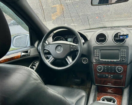 Серый Мерседес М-Класс, объемом двигателя 4.97 л и пробегом 228 тыс. км за 10000 $, фото 7 на Automoto.ua