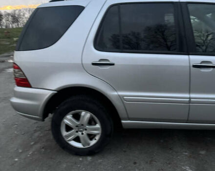 Серый Мерседес М-Класс, объемом двигателя 2.69 л и пробегом 474 тыс. км за 7000 $, фото 3 на Automoto.ua