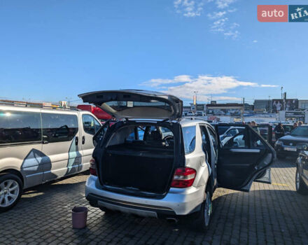 Серый Мерседес М-Класс, объемом двигателя 3 л и пробегом 380 тыс. км за 10500 $, фото 9 на Automoto.ua