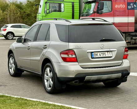 Серый Мерседес М-Класс, объемом двигателя 3.5 л и пробегом 300 тыс. км за 7999 $, фото 15 на Automoto.ua