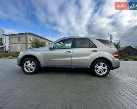 Серый Мерседес М-Класс, объемом двигателя 3 л и пробегом 300 тыс. км за 6350 $, фото 1 на Automoto.ua