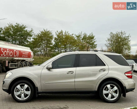 Серый Мерседес М-Класс, объемом двигателя 3.5 л и пробегом 300 тыс. км за 7999 $, фото 17 на Automoto.ua