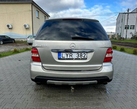 Серый Мерседес М-Класс, объемом двигателя 3 л и пробегом 300 тыс. км за 6000 $, фото 3 на Automoto.ua