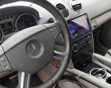 Сірий Мерседес М-Клас, об'ємом двигуна 3.5 л та пробігом 285 тис. км за 10800 $, фото 2 на Automoto.ua