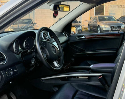 Серый Мерседес М-Класс, объемом двигателя 3.5 л и пробегом 300 тыс. км за 7999 $, фото 27 на Automoto.ua