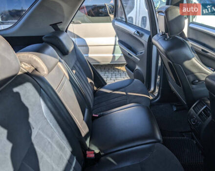 Серый Мерседес М-Класс, объемом двигателя 3 л и пробегом 380 тыс. км за 10500 $, фото 7 на Automoto.ua