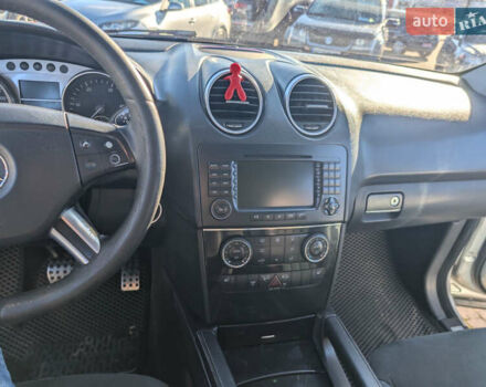 Серый Мерседес М-Класс, объемом двигателя 3 л и пробегом 380 тыс. км за 10500 $, фото 13 на Automoto.ua