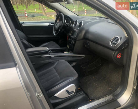 Серый Мерседес М-Класс, объемом двигателя 3 л и пробегом 352 тыс. км за 5500 $, фото 4 на Automoto.ua