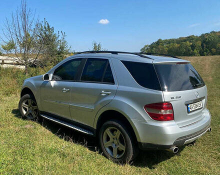 Мерседес М-Класс 2006 в Киеве на Automoto.ua Серый Мерседес М-Класс, объемом двигателя 3.5 л и пробегом 255 тыс. км за 10500 $, фото 12 на Automoto.ua