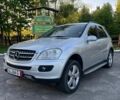 Сірий Мерседес М-Клас, об'ємом двигуна 3 л та пробігом 350 тис. км за 5999 $, фото 1 на Automoto.ua