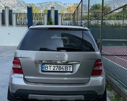 Серый Мерседес М-Класс, объемом двигателя 3.5 л и пробегом 360 тыс. км за 12000 $, фото 1 на Automoto.ua