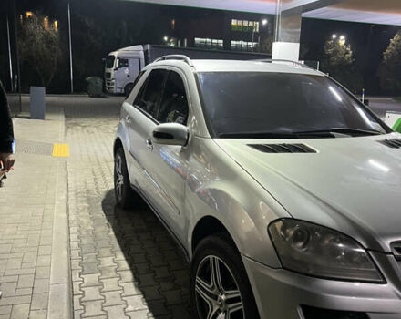 Сірий Мерседес М-Клас, об'ємом двигуна 3 л та пробігом 315 тис. км за 10700 $, фото 2 на Automoto.ua