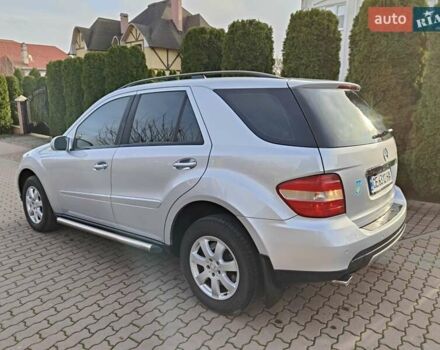 Серый Мерседес М-Класс, объемом двигателя 3 л и пробегом 265 тыс. км за 12300 $, фото 4 на Automoto.ua