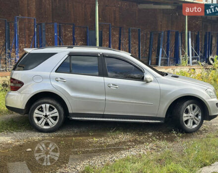 Серый Мерседес М-Класс, объемом двигателя 3 л и пробегом 280 тыс. км за 10990 $, фото 4 на Automoto.ua