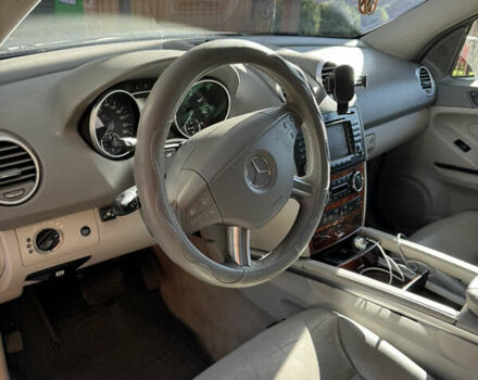 Серый Мерседес М-Класс, объемом двигателя 4.97 л и пробегом 300 тыс. км за 8500 $, фото 5 на Automoto.ua