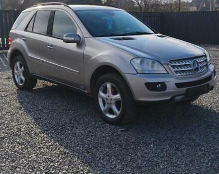 Серый Мерседес М-Класс, объемом двигателя 3 л и пробегом 419 тыс. км за 6200 $, фото 4 на Automoto.ua