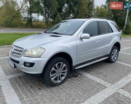 Сірий Мерседес М-Клас, об'ємом двигуна 2.99 л та пробігом 360 тис. км за 9300 $, фото 2 на Automoto.ua