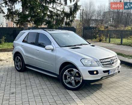 Серый Мерседес М-Класс, объемом двигателя 3 л и пробегом 345 тыс. км за 12400 $, фото 2 на Automoto.ua