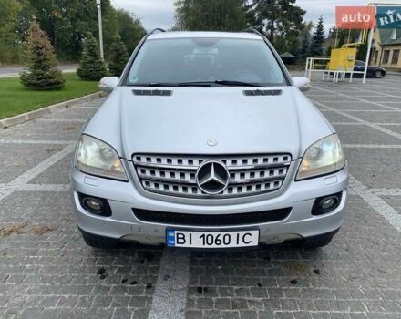 Сірий Мерседес М-Клас, об'ємом двигуна 2.99 л та пробігом 360 тис. км за 9300 $, фото 1 на Automoto.ua