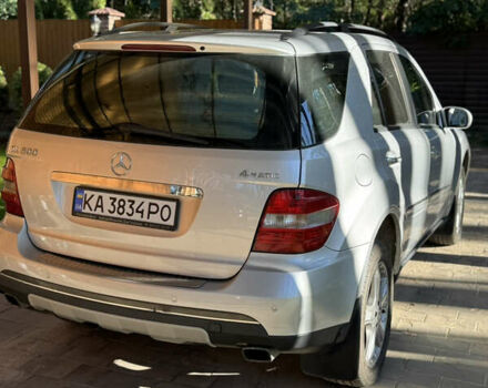 Серый Мерседес М-Класс, объемом двигателя 4.97 л и пробегом 300 тыс. км за 8500 $, фото 3 на Automoto.ua